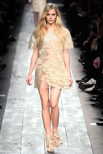 Look 27